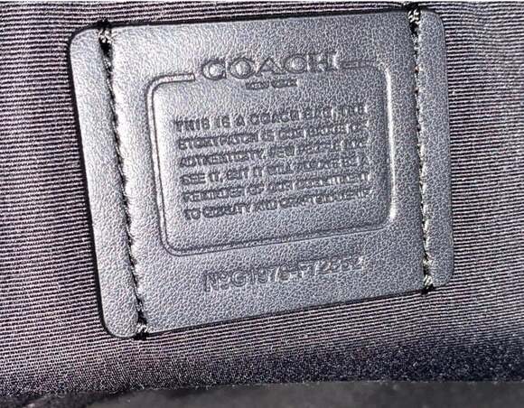 Authentic Coach Paxton Duffle bag in Signature Canvas - Picture 3 of 8